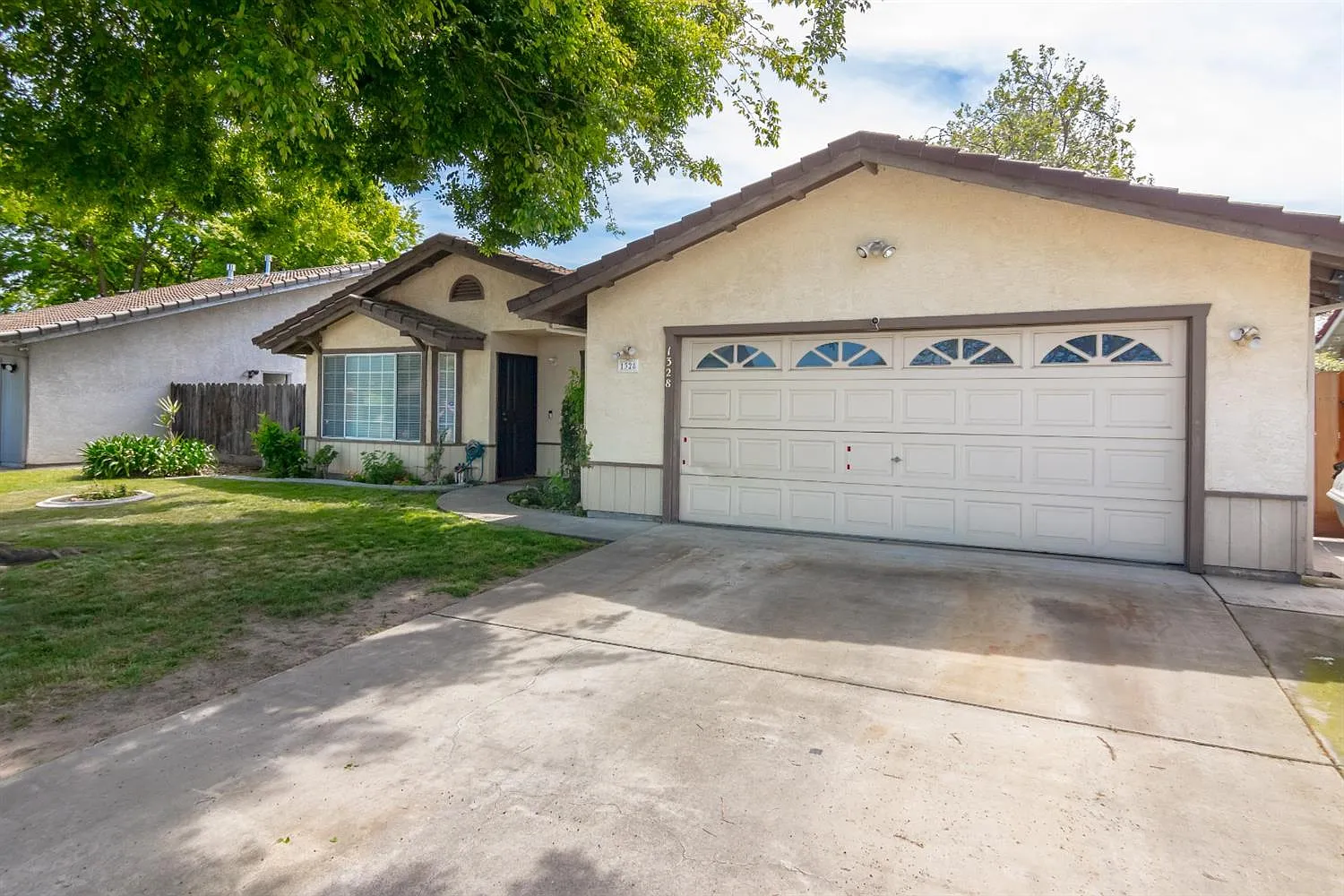 1328 Vanessa Ct photo 1