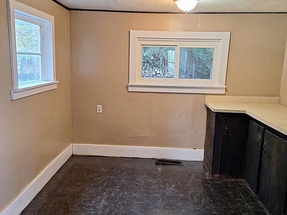3rd image of 604 Cornplanter Ave