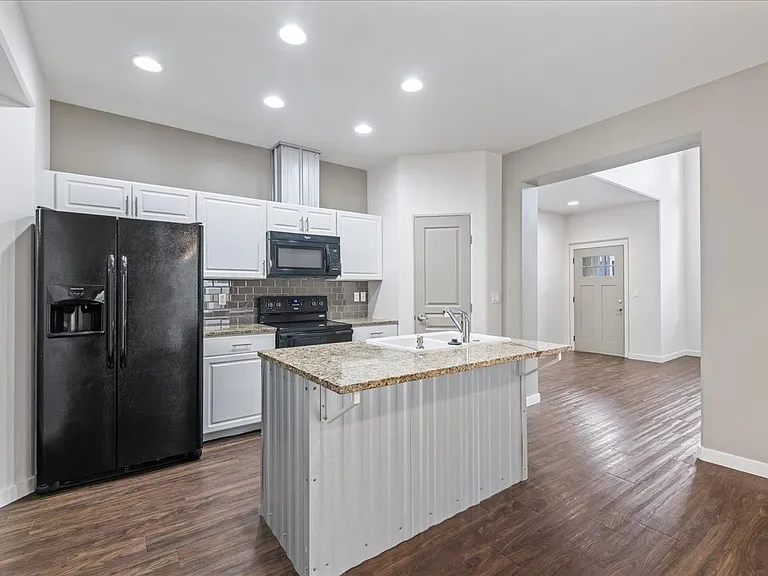 Verraso Village Townhomes — Photo 32