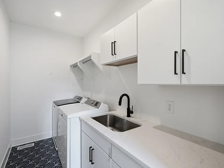 Washer and dryer do come with rental