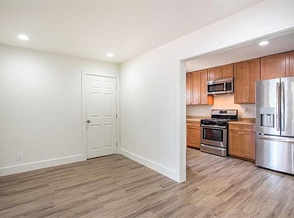 5th image of 2258 Oakwood Dr