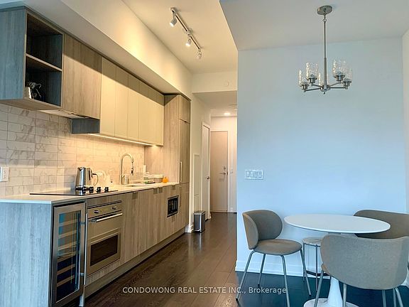 2nd image of 2020 Bathurst St #805
