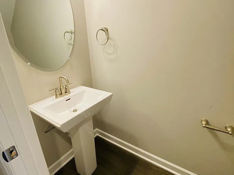 352 Banbury Dr — Photo 22