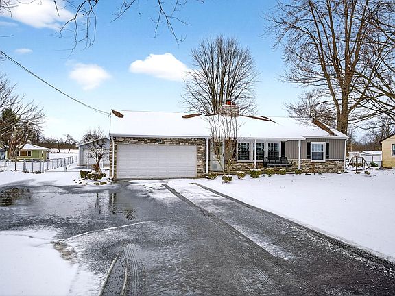 2nd image of 206 S Tecumseh Rd