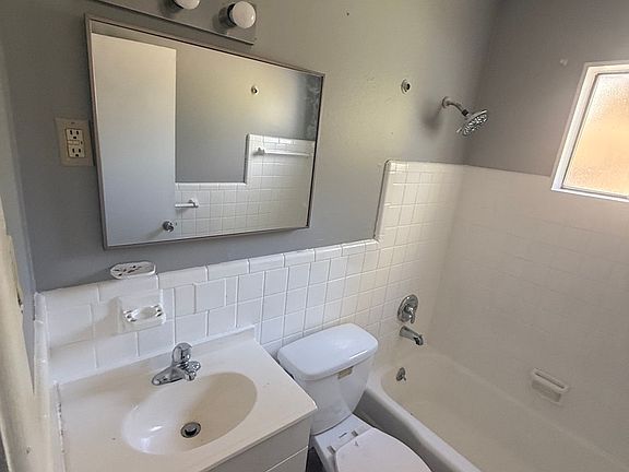 4th image of 1001 Clearfield Dr