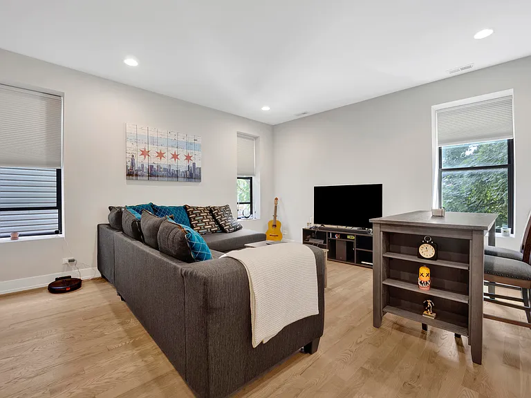 3800 W Altgeld St #204 — Photo 2