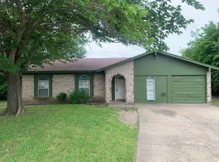 329 Springwillow Rd, Burleson, TX 76028