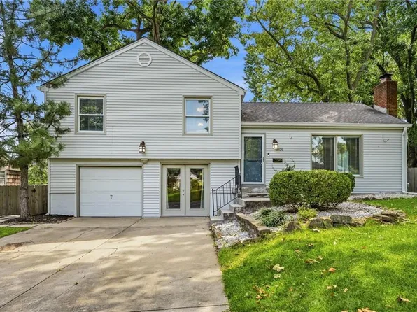 6809 Hadley St, Overland Park, KS 66204