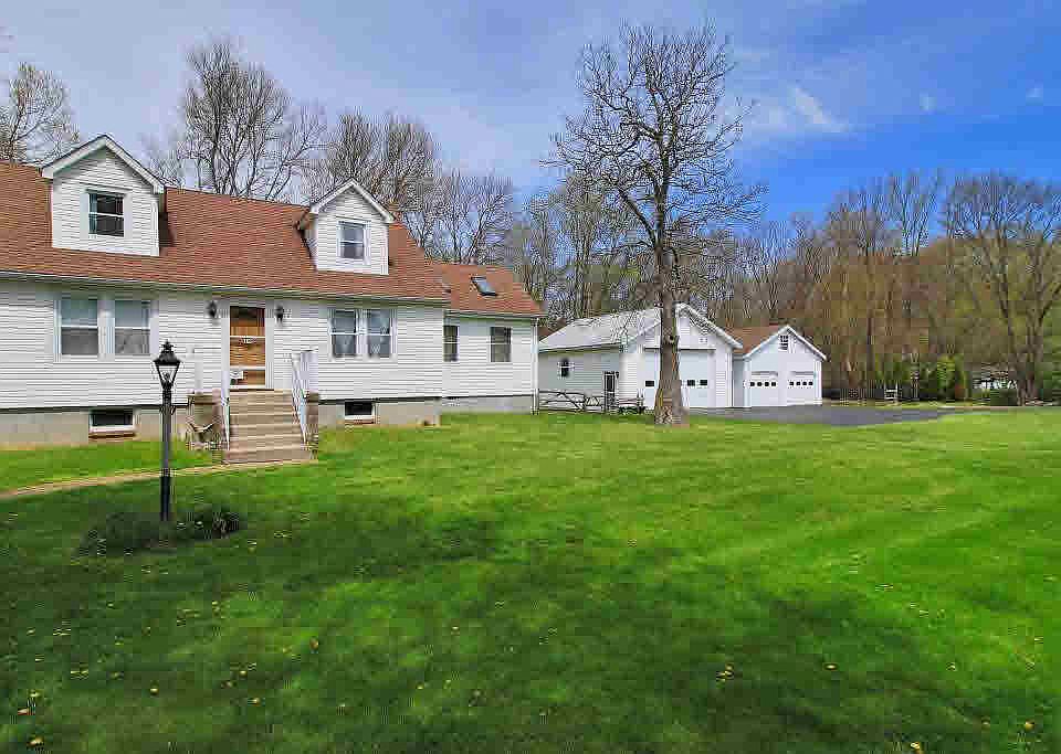 1st image of 18 Elmwood Dr