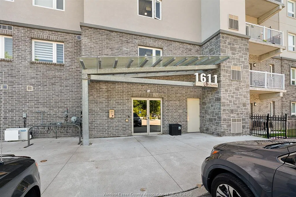 2 bed, 2.0 bath, 1072 sqft, $1,975 — Photo 3