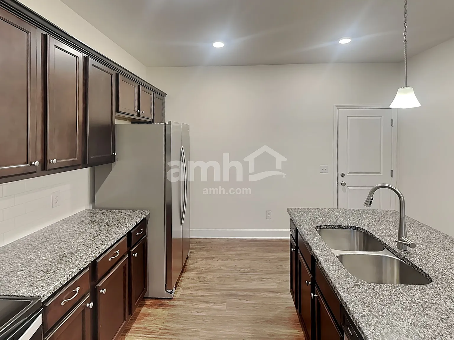3 bed, 2.5 bath, 1895 sqft, $2,420 — Photo 4