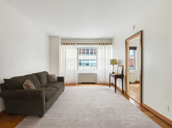 520 East 72nd Street image 2 of 10