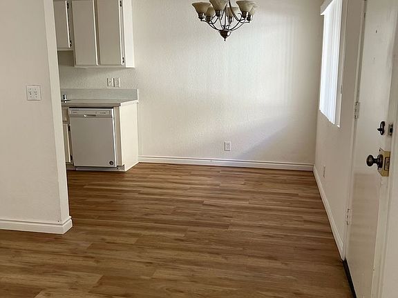 3rd image of 1326 W Carson St #112