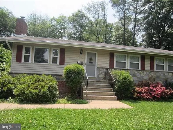 1452 Dewberry Ct, Mc Lean, VA 22101