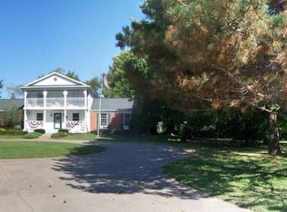 11283 Cliff Acres Dr, Burlington, IA 52601