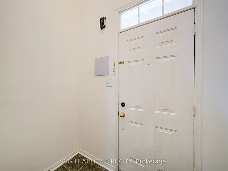 120 Railroad St #9 — Photo 3