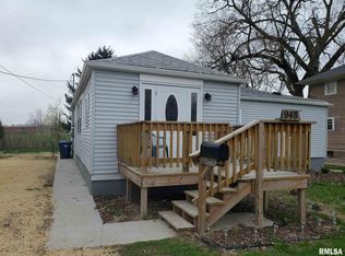 948 S 10th St, Clinton, IA 52732