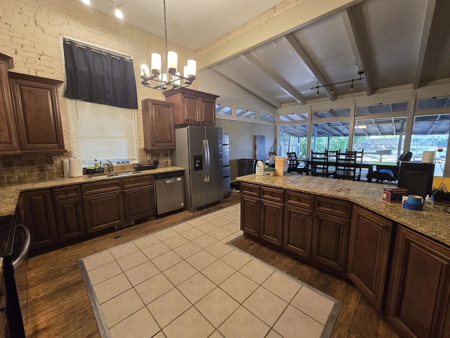 6 bed, 4151 sqft, $1,250 — Photo 4