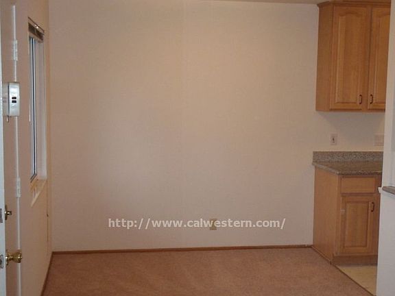 4th image of 1622 Pomeroy Ave APT E