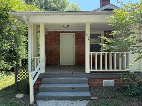 209 Dennis St, Swannanoa, NC 28778