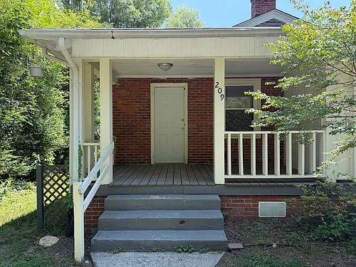 209 Dennis St Photo 1