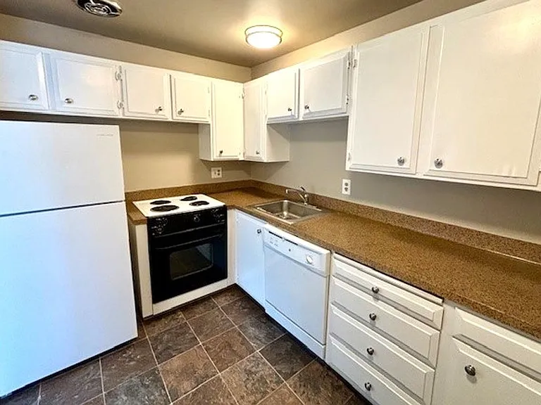 Meydenbauer Court Apartments — Photo 6
