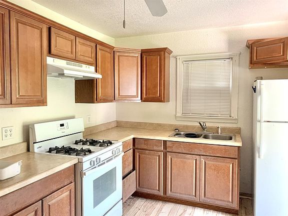 3rd image of 204 W Lamar St