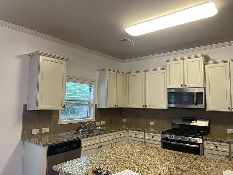 765 Westmoreland Ln — Photo 10
