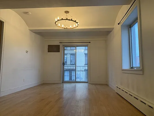 Rented by EXR | media 12