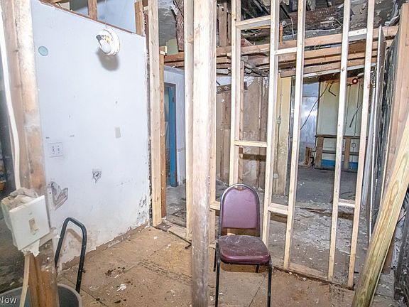 3rd image of 17214 Grovewood Ave