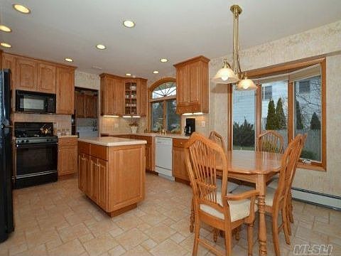 1st image of 22 Stonehenge Ln