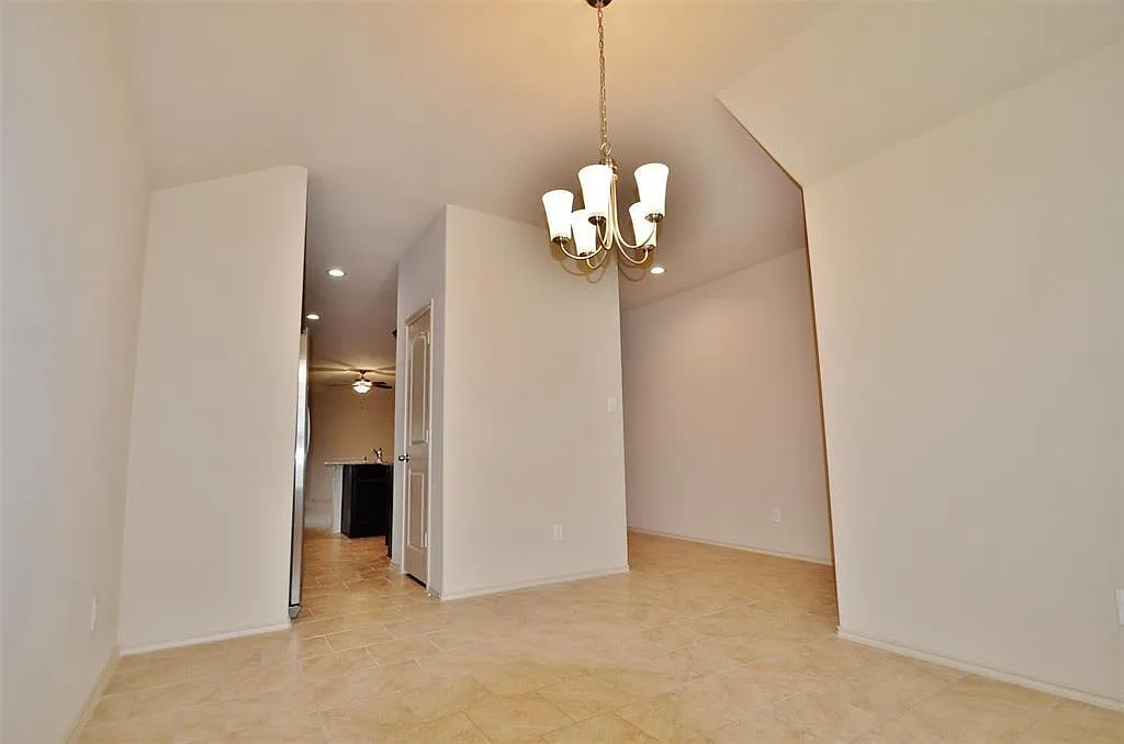 3 bed, 2.0 bath, 1688 sqft, $2,200 — Photo 3
