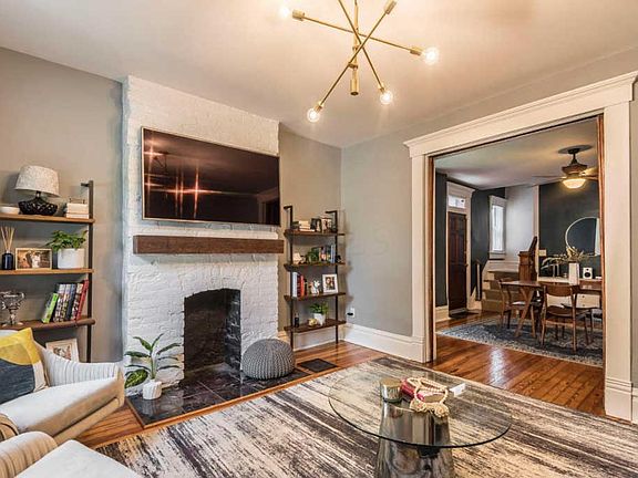 4th image of 371 Wilber Ave #371