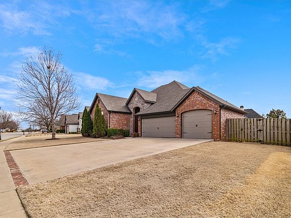 4th image of 6106 W Bainbridge Dr