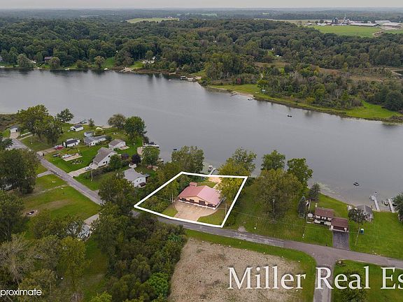 5th image of 153 Sunset Dr