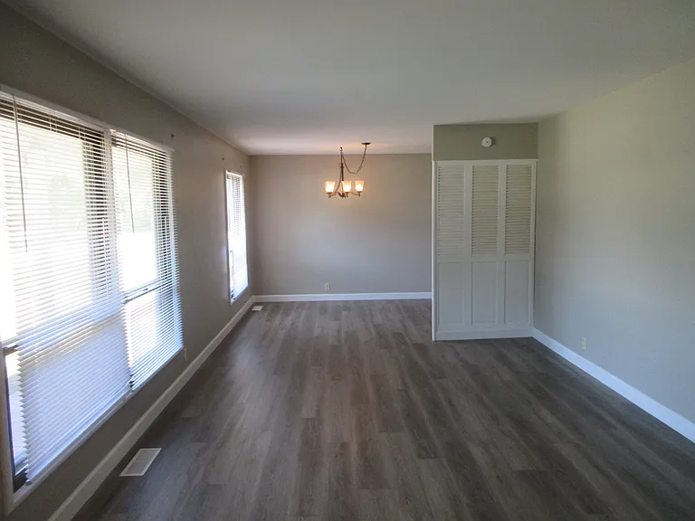 10 Cricket Ct — Photo 4