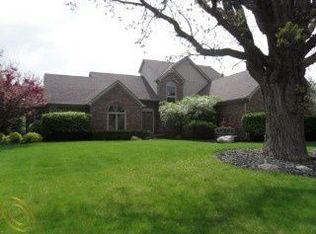 4221 Ridge Side Dr, Rochester, MI 48306