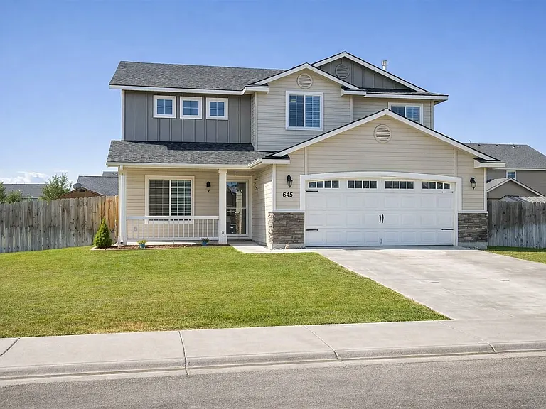 645 SW Miner St — Photo 1