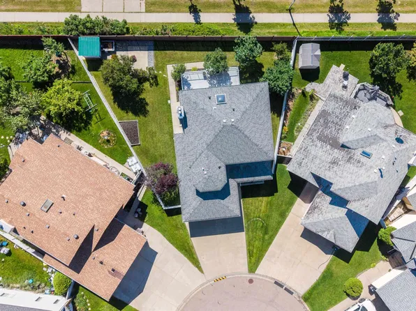 15304 74th St NW, Edmonton, AB T5Z 2X8