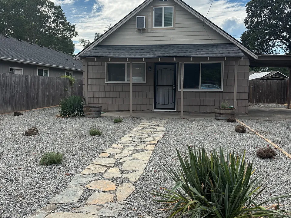 230 SW High St