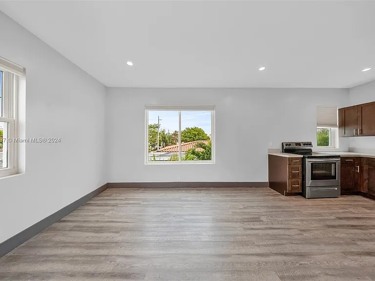 1020 SW 23rd Ave — Photo 10