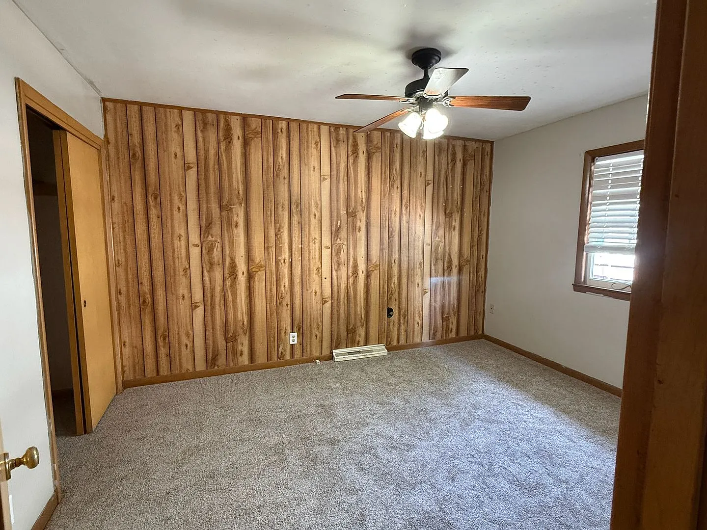 815 Charles: 2-Bedroom Home with Study/Den. Utilities included! — Photo 4