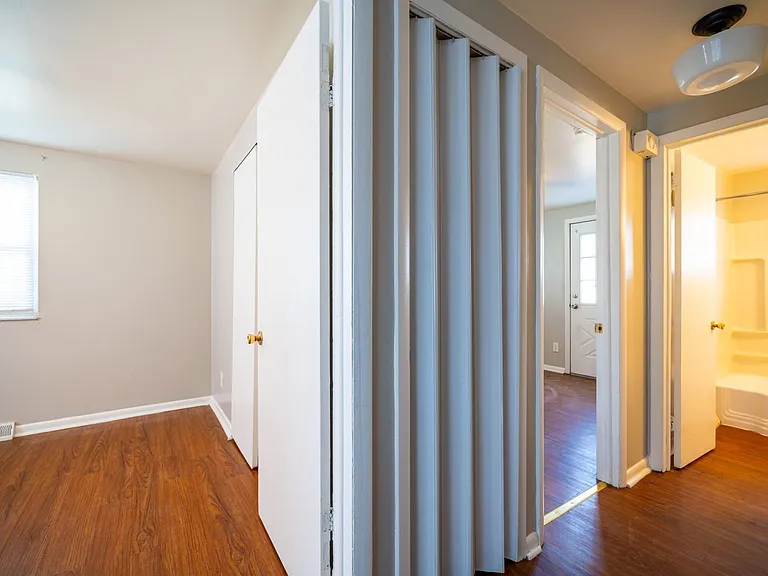 472 Elsmere St #C — Photo 5