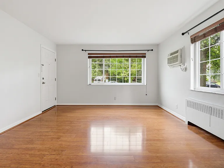 6237 Benneville St #1 — Photo 37