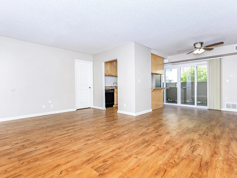 Regency Plaza Apartment Homes — Photo 30