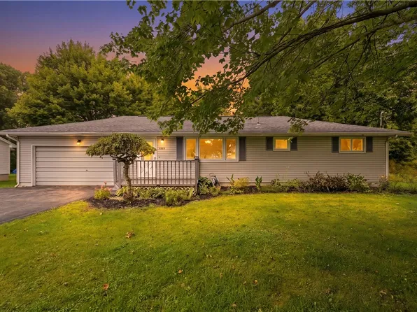3825 Morefield Rd, Hermitage, PA 16148