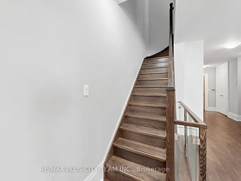 29 Queens Quay E #Townhouse 122 — Photo 13