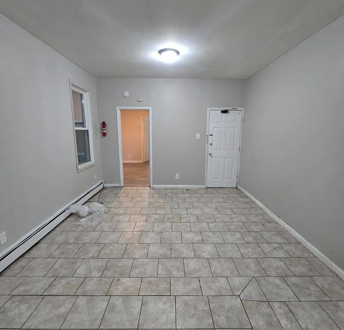 3 bed, 1000 sqft, $2,400 — Photo 3