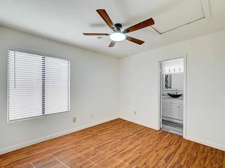 2702 Lovington Dr — Photo 32
