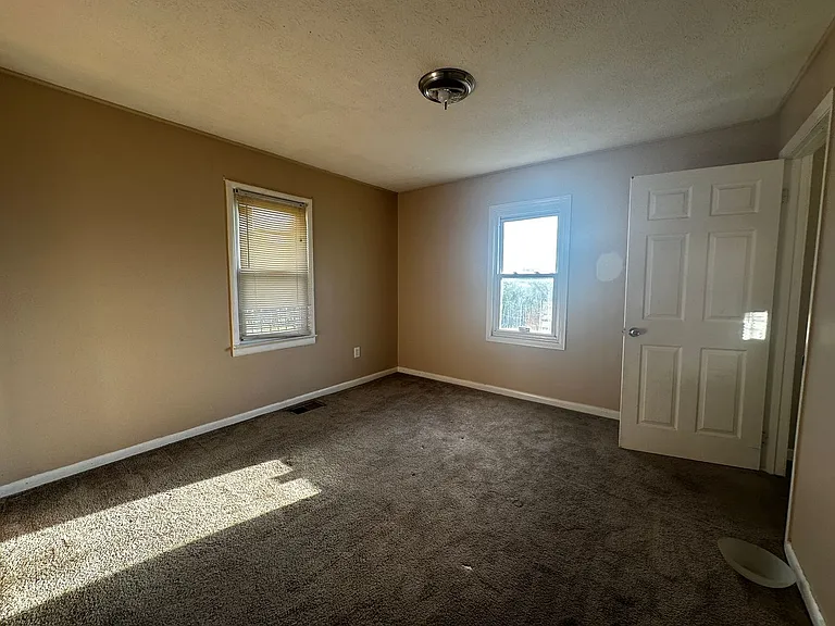 2821 Jefferson Diamond Rd — Photo 5